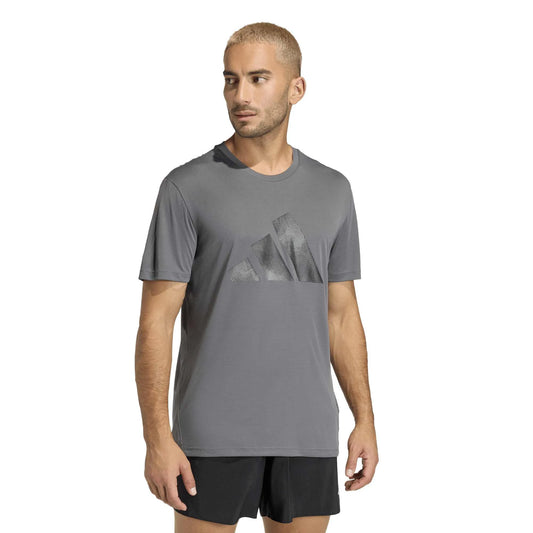 قميص adi365 Running Essentials بشعار العلامة التجارية